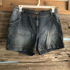 WOMAN’S Jean shorts size 15